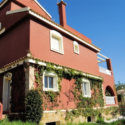 Villa avec grand terrain et sous-sol à Montecid