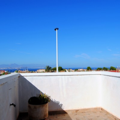 Grand duplex d'angle à louer L/T avec vue mer à Gran Alacant