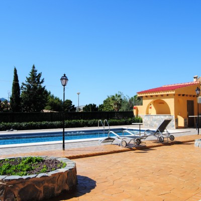 Villa indépendante réformée avec piscine dans Aspe