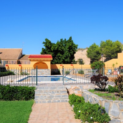 Villa indépendante réformée avec piscine dans Aspe
