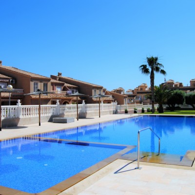 Appartement d'angle avec piscine pour location L / T à Gran Alacant