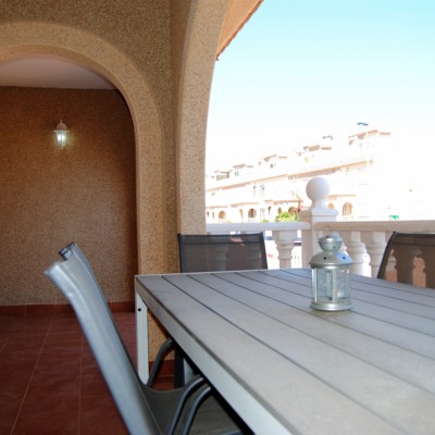 Corner apartment with pool for L/T rental in Gran Alacant