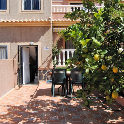 Apartamento esquina con piscina en alquiler L/T en Gran Alacant