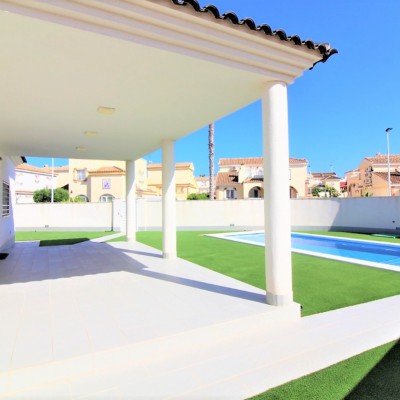 Chalet de lujo con piscina privada en Gran Alacant