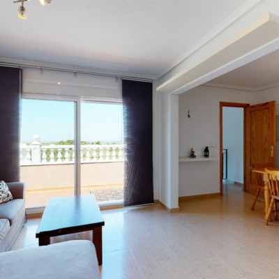 Apartamento planta alta con 3 dormitorios en Gran Alacant