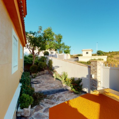 Detached villa with large plot and private pool in Gran Alacant