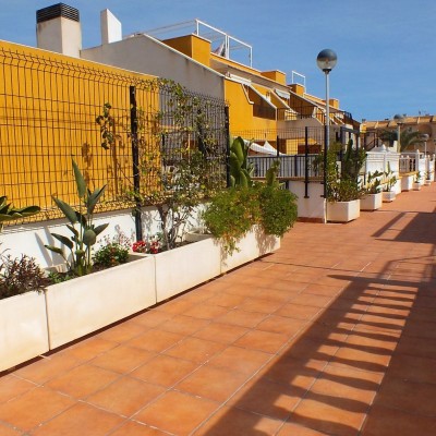 Apartamento con solárium y vistas al mar en Arenales
